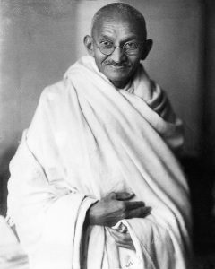 महात्मा गांधी – सत्य और अहिंसा के महान प्रणेता की जीवनगाथा